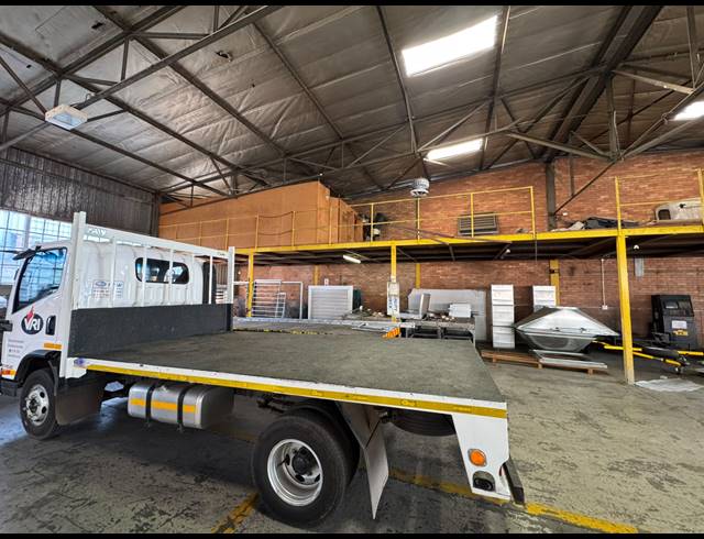 742M² WAREHOUSE TO LET IN SPARTAN